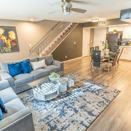 Spacious 2-Bedroom Townhouse With Pool & Private Patio In Central Лас Вегас Екстериор снимка