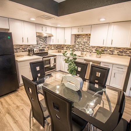 Spacious 2-Bedroom Townhouse With Pool & Private Patio In Central Лас Вегас Екстериор снимка